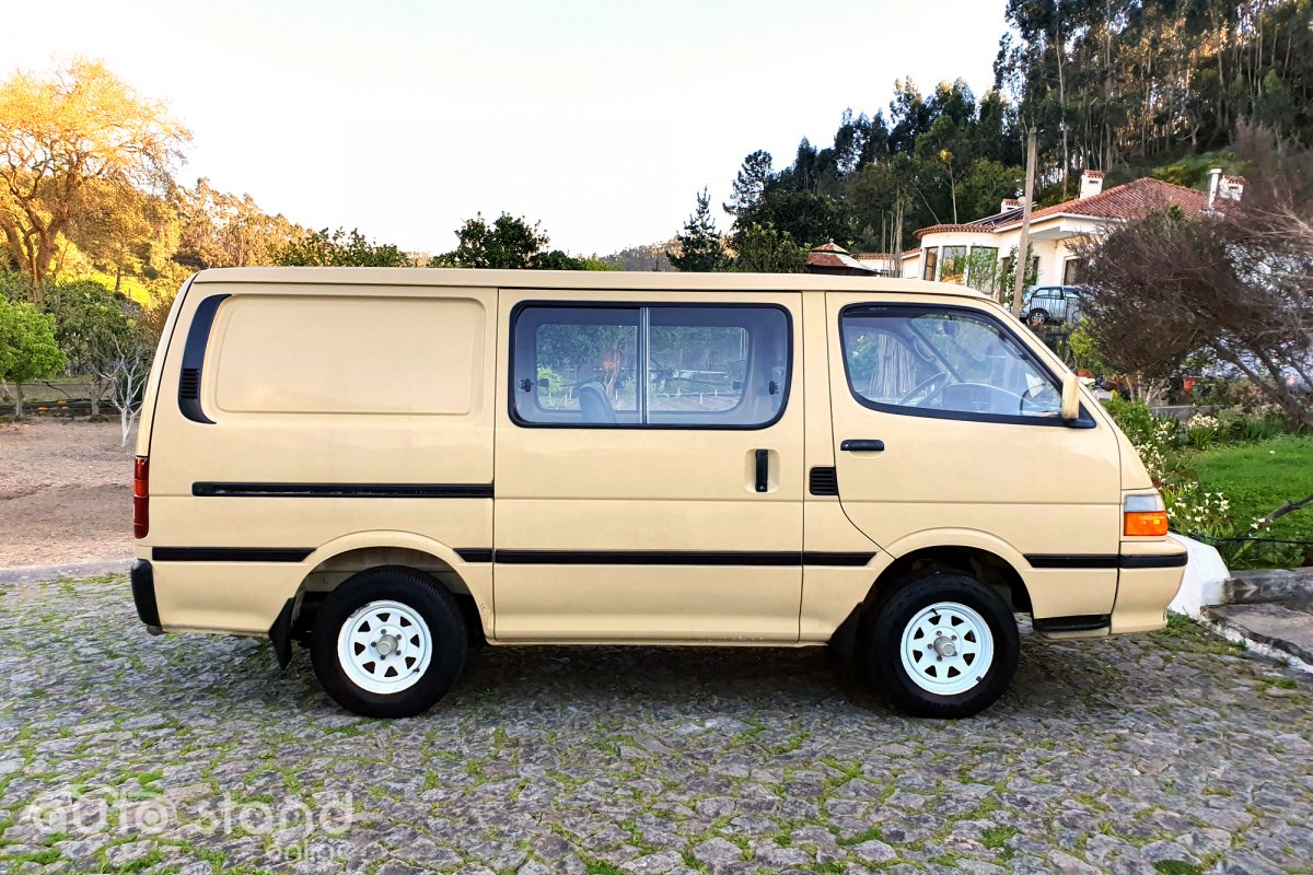 Toyota Hiace Combi 2.4 D LH102L